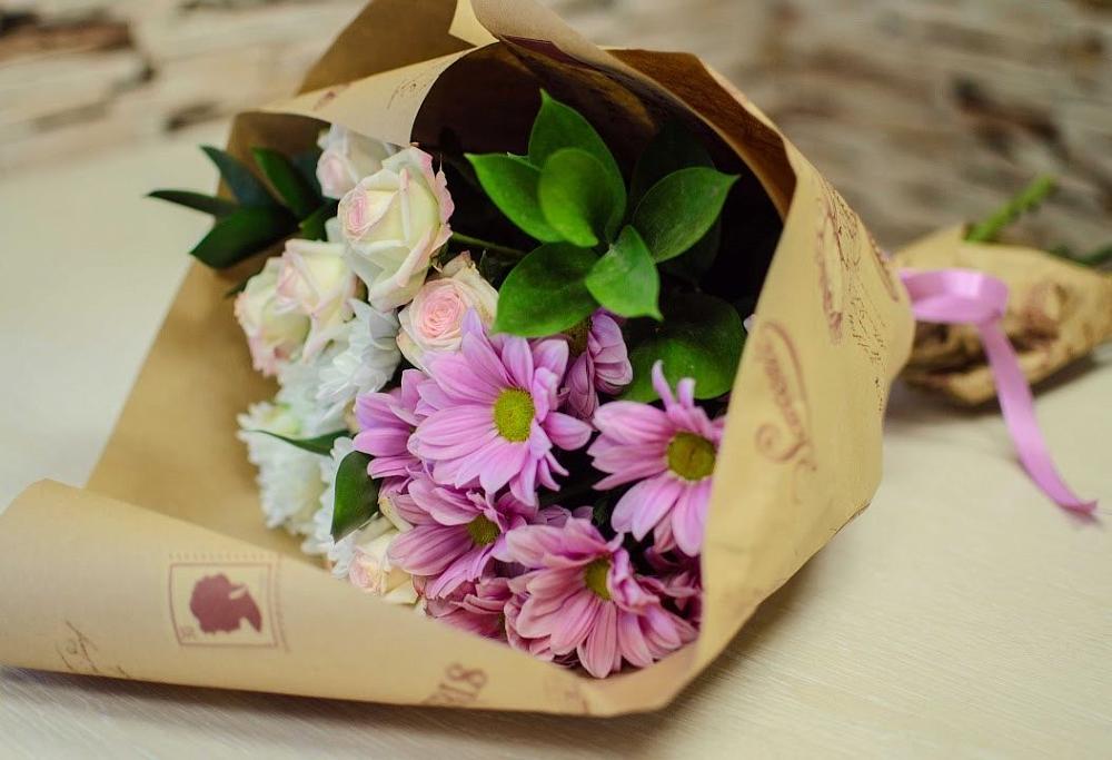 Букет цветов из: Розы и Хризантемы в Молодежный