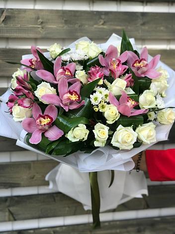 Букет цветов из: Розы и Хризантемы в Молодежный