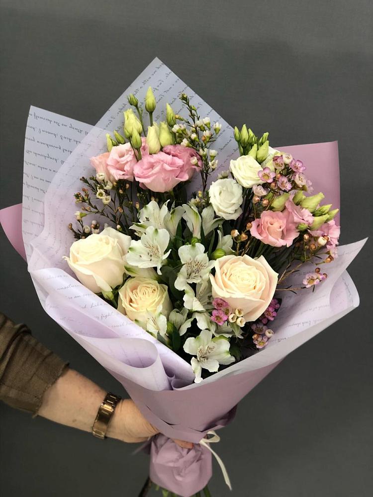 Букет цветов из: Альстромерии, Розы и Лизиантусы в Молодежный