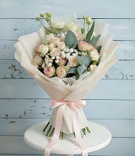 Букет цветов из:  Розы и Лизиантусы в Молодежный