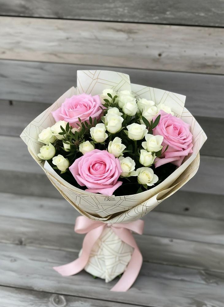 Букет цветов из: Розы в Молодежный