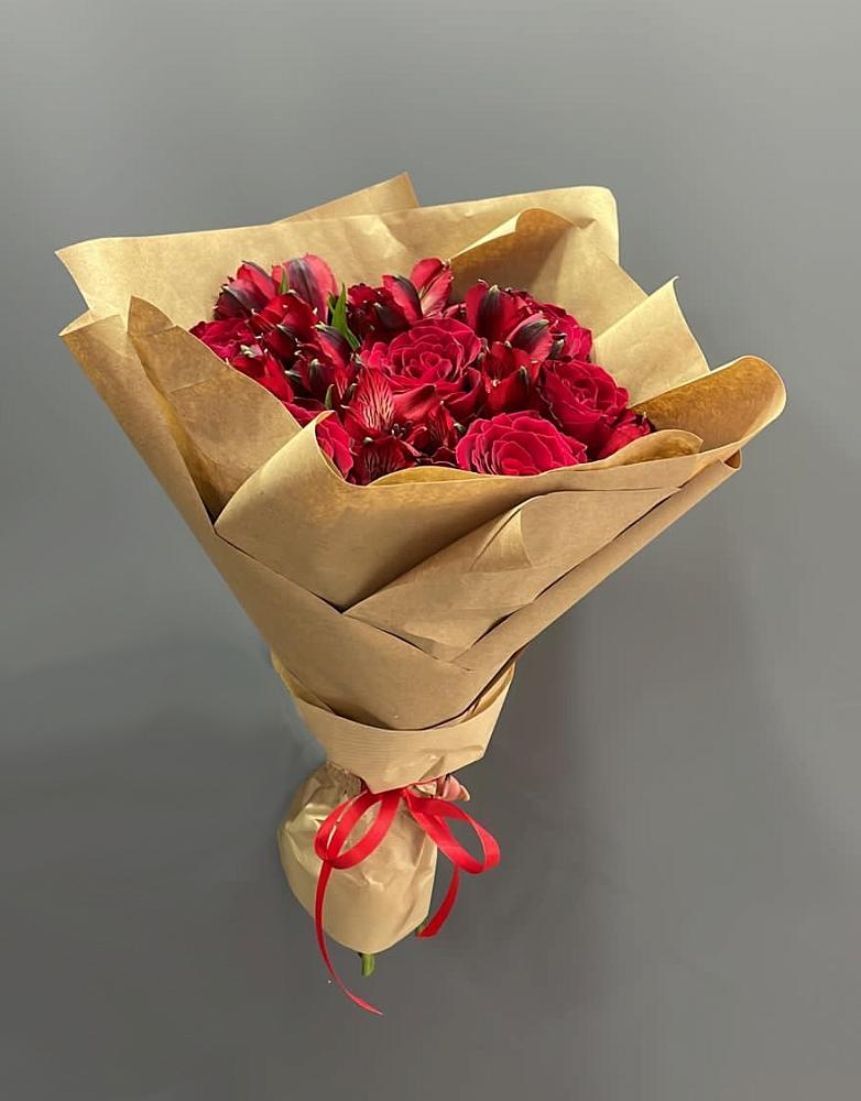 Букет цветов из: Альстромерии и Розы в Молодежный