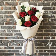 Букет цветов из:  Розы в Молодежный
