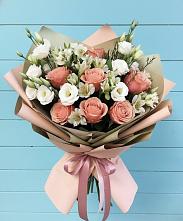 Букет цветов из:  Розы, Альстромерии и Лизиантусы в Молодежный