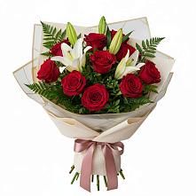 Букет цветов из:  Лилии и Розы в Молодежный