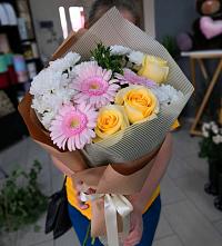Букет цветов из:  Герберы, Розы и Хризантемы в Молодежный