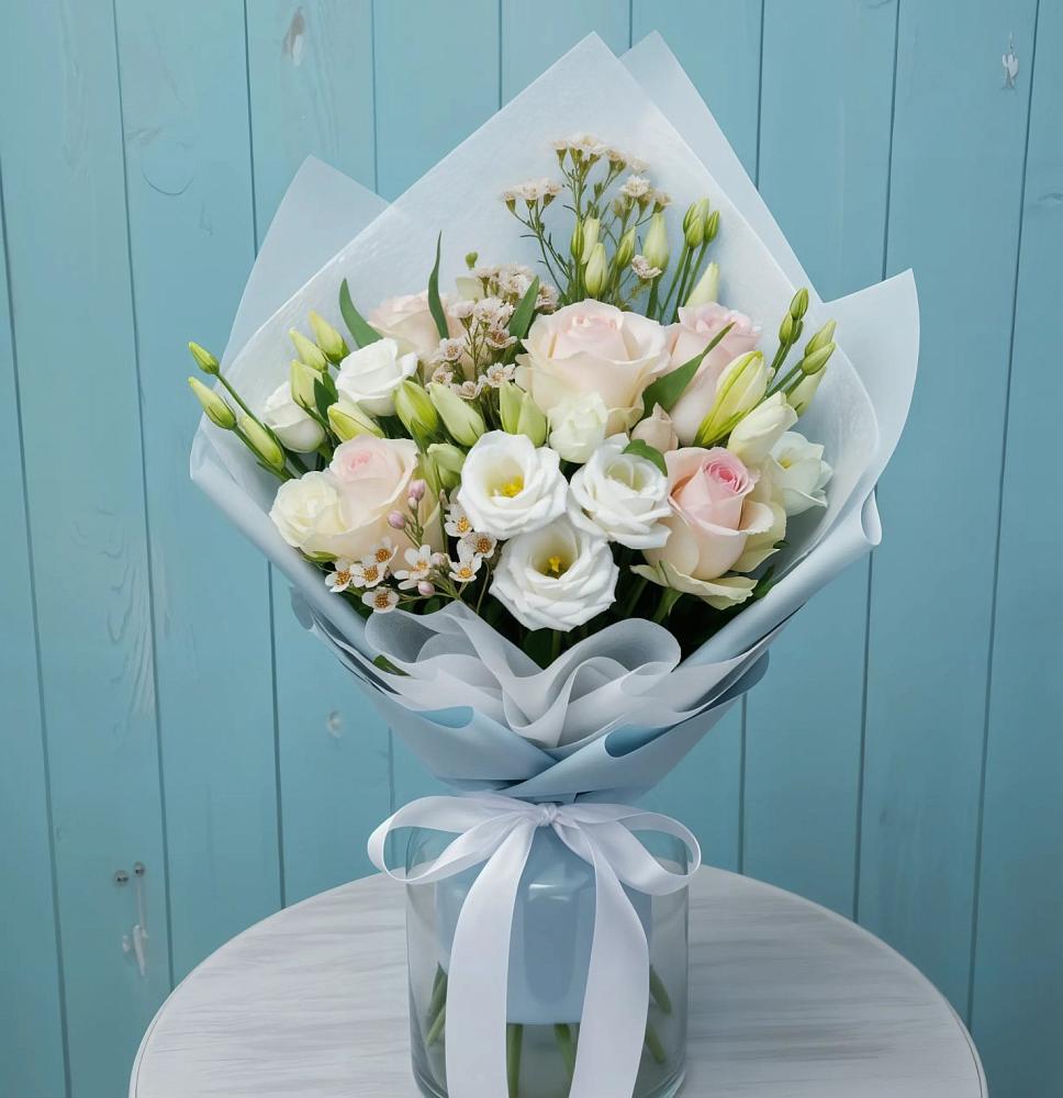 Букет цветов из: Розы и Лизиантусы в Молодежный