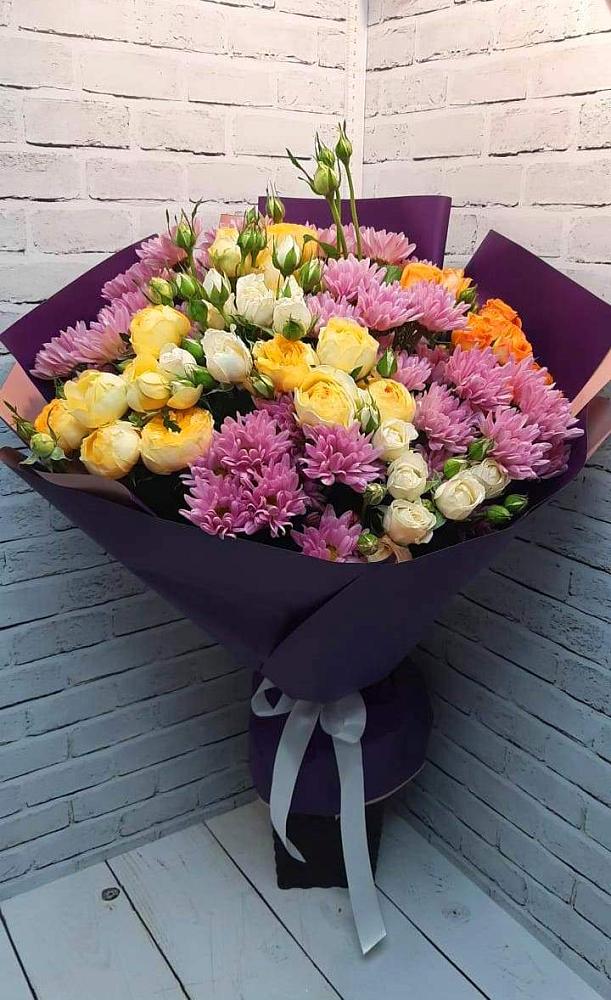 Букет цветов из: Хризантемы и Розы в Молодежный