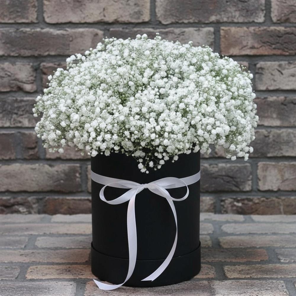 Цветочная композиция из Гипсофила в шляпной коробке в Молодежный