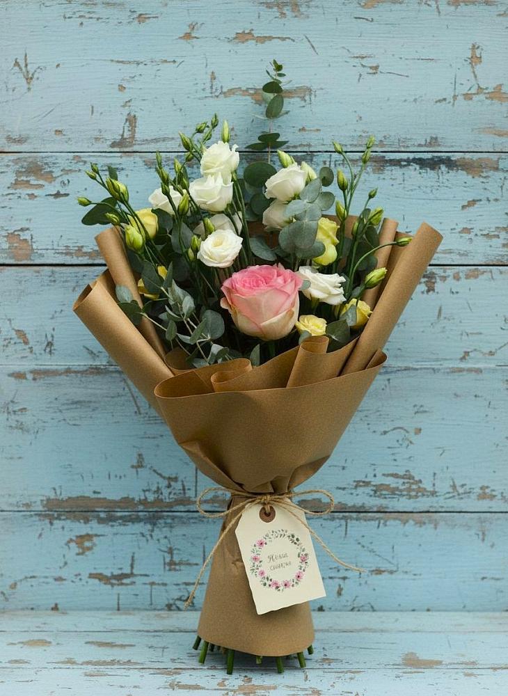 Букет цветов из: Розы и Лизиантусы в Молодежный