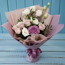 Букет цветов из:  Розы и Лизиантусы в Молодежный