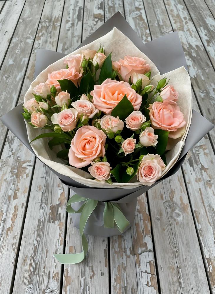 Букет цветов из: Розы в Молодежный