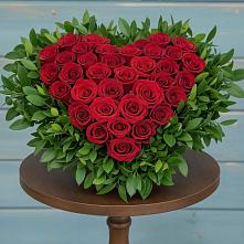 Цветочная композиция из Розы в виде сердца в Молодежный