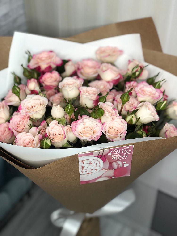 Букет цветов из: Розы в Молодежный