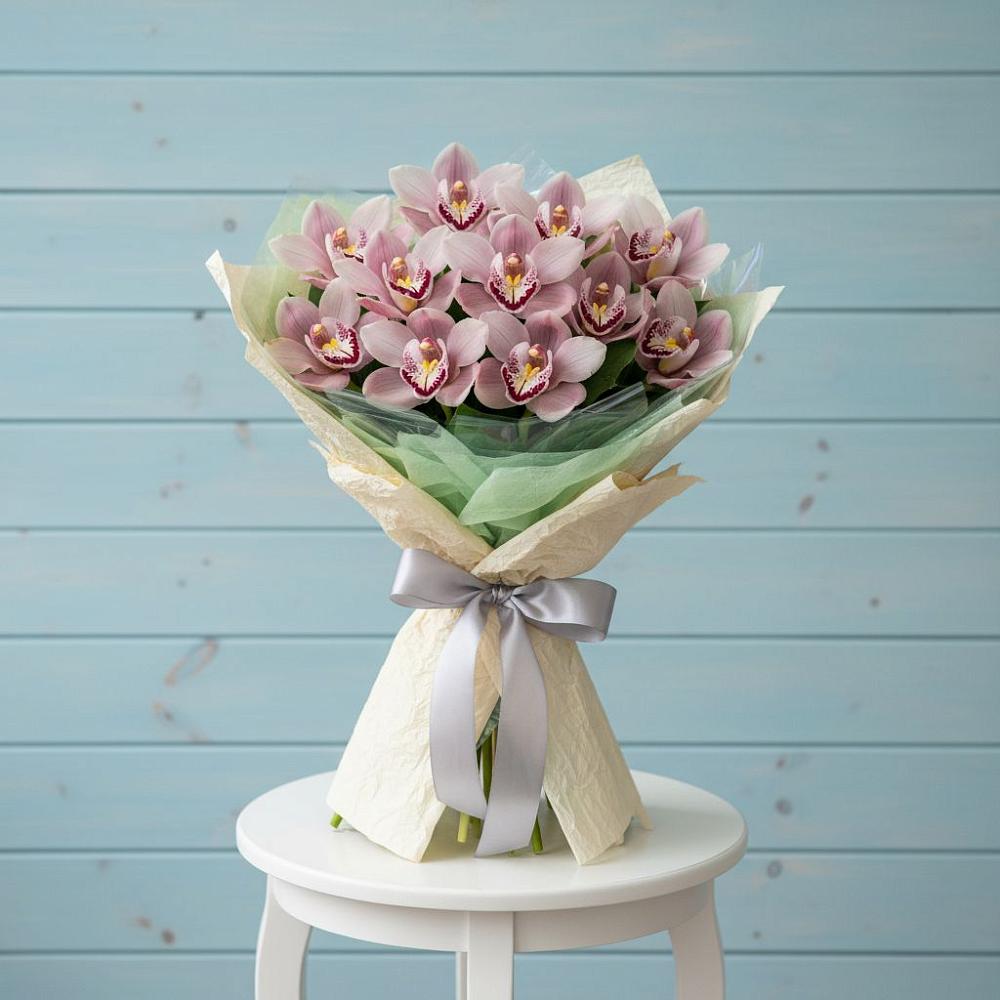 Букет цветов из: Орхидеи и Розы в Молодежный