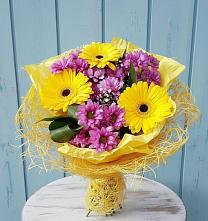 Букет цветов из:  Хризантемы и Герберы в Молодежный