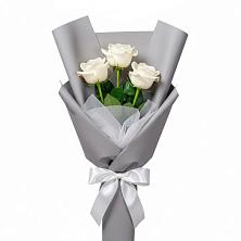 Букет 3 белые розы в Молодежный
