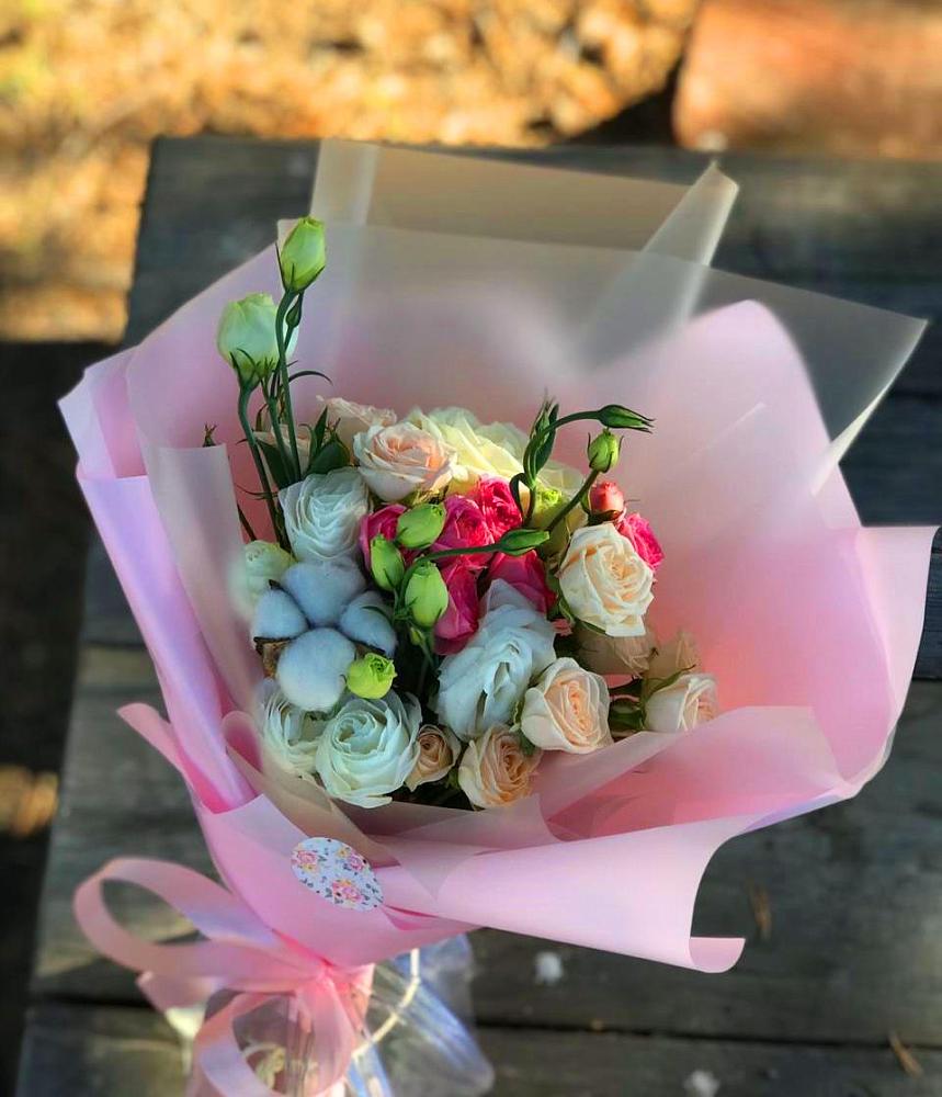 Букет цветов из: Розы и Лизиантусы в Молодежный