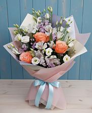 Букет цветов из:  Лизиантусы, Розы, Альстромерии и Гипсофила в Молодежный