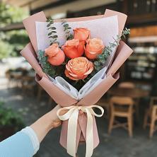 Букет цветов из:  Розы в Молодежный