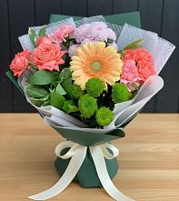 Букет цветов из:  Гвоздики, Розы, Герберы и Хризантемы в Молодежный