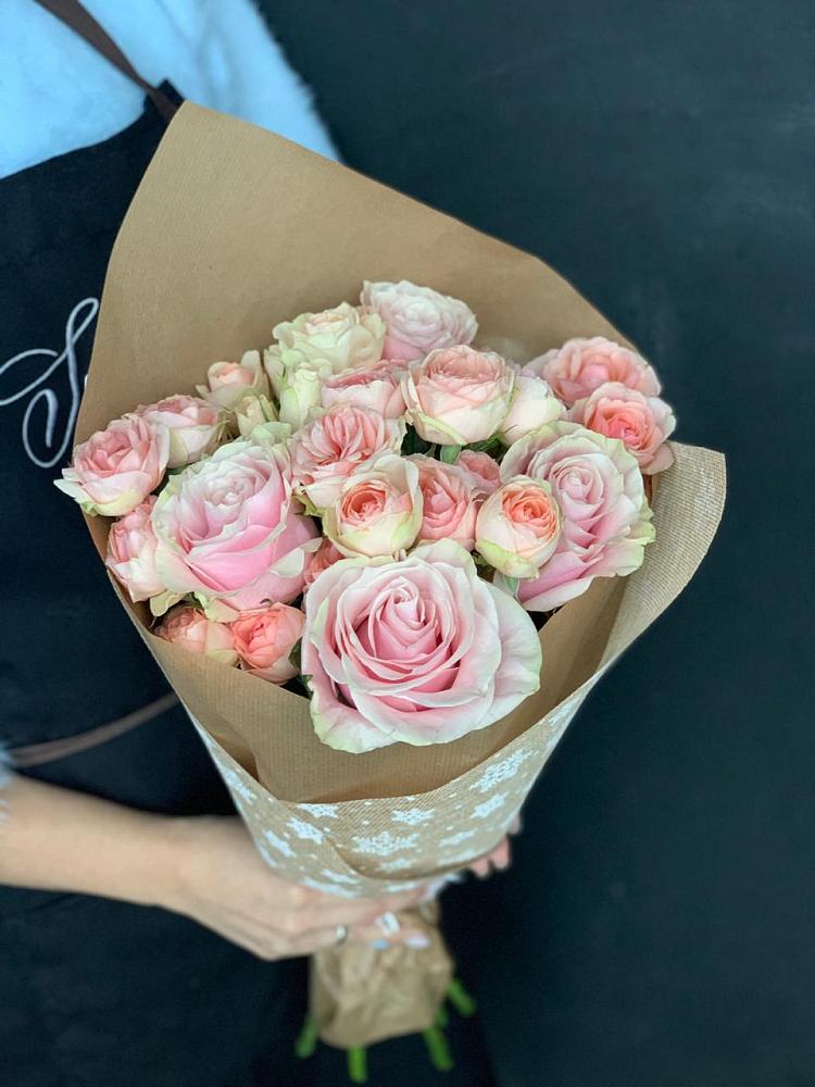 Букет цветов из: Хризантемы и Розы в Молодежный