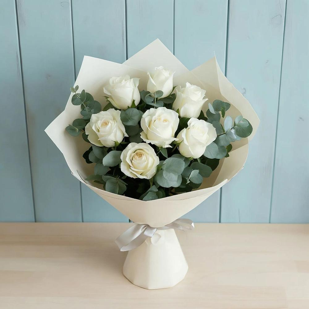 Букет Белые розы в Эвкалипте в Молодежный