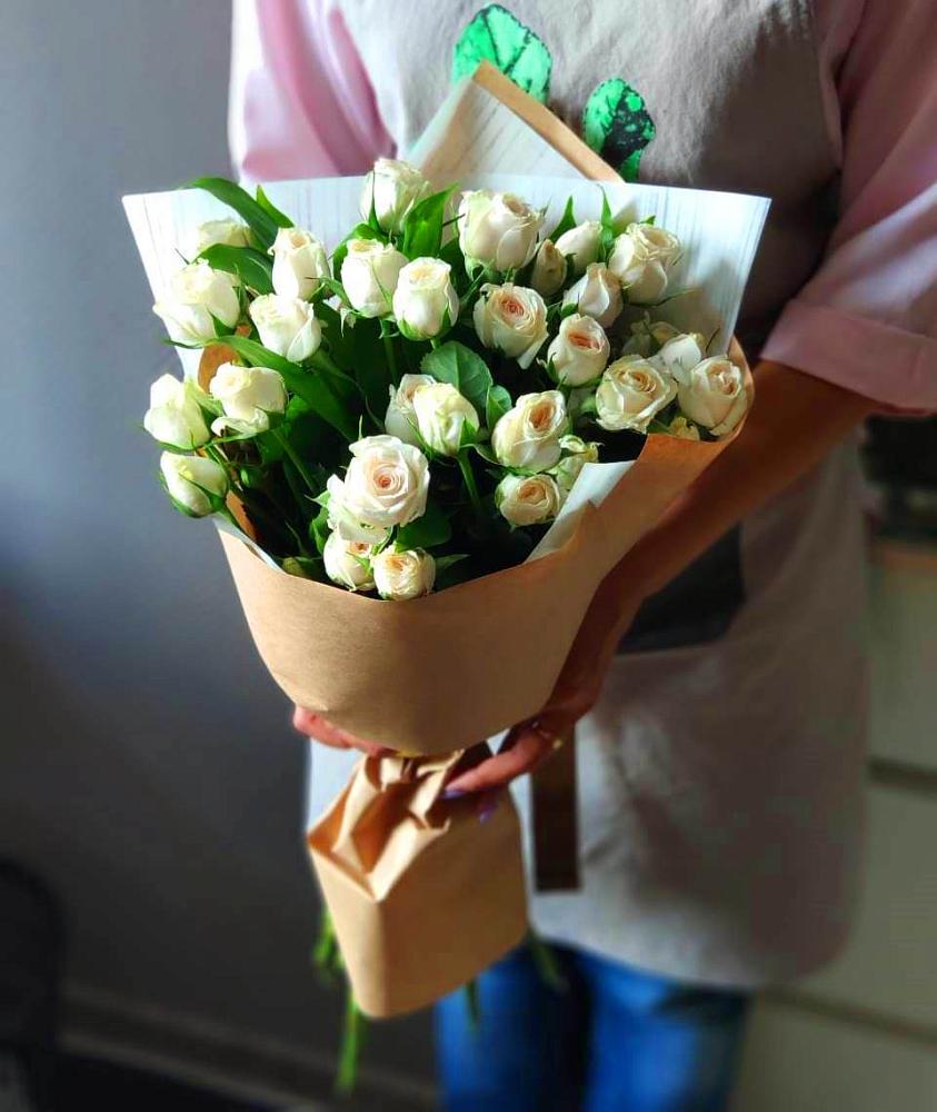 Букет цветов из: Розы в Молодежный