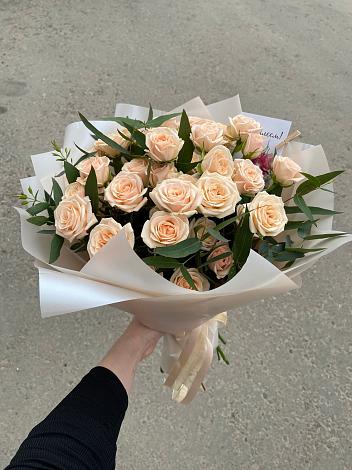 Букет Кремовые розы Латте в Молодежный
