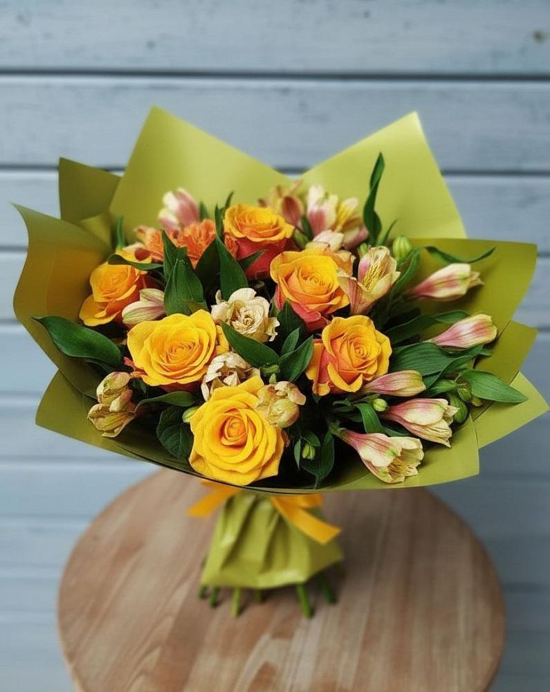 Букет цветов из: Альстромерии и Розы в Молодежный