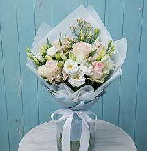 Букет цветов из:  Розы и Лизиантусы в Молодежный