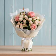 Букет цветов из:  Розы в Молодежный