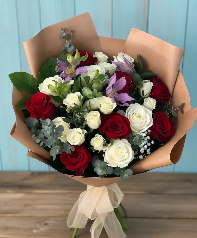 Букет цветов из: Розы и Альстромерии в Молодежный