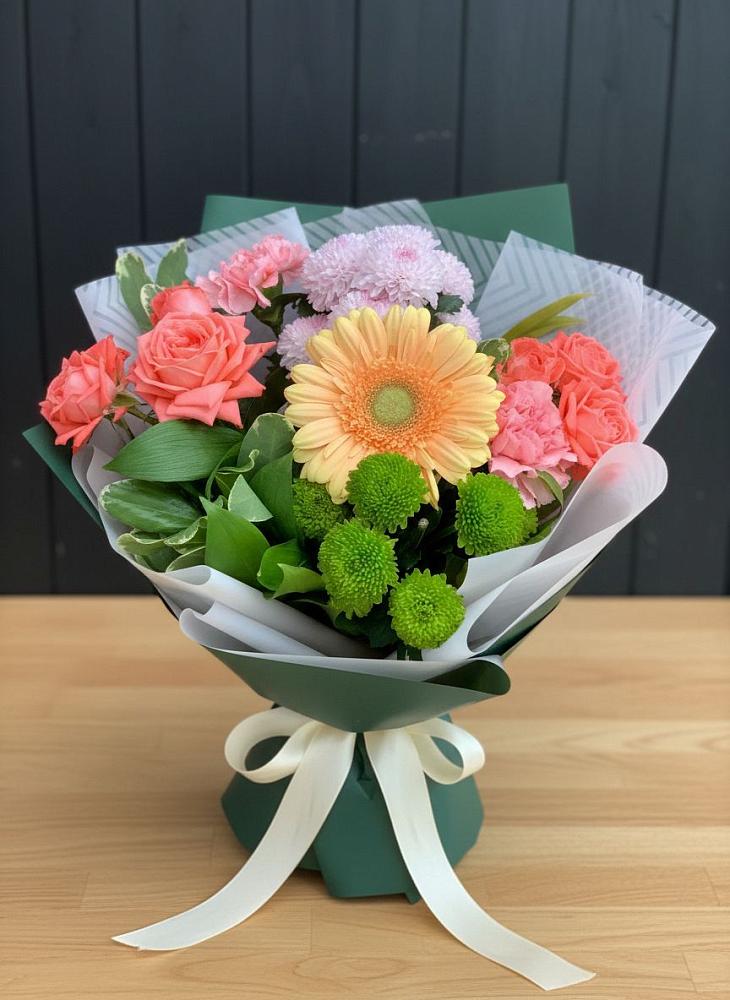 Букет цветов из: Гвоздики, Розы, Герберы и Хризантемы в Молодежный