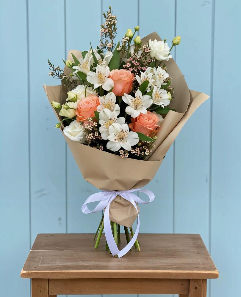 Букет цветов из: Альстромерии, Лизиантусы, Розы и Хризантемы в Молодежный