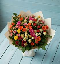 Букет Микс из разноцветных кустовых роз в Молодежный