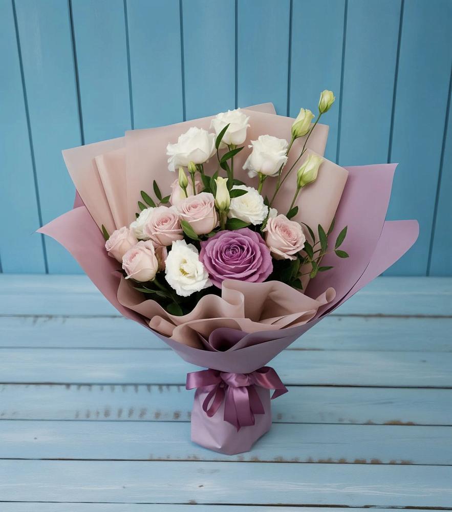 Букет цветов из: Розы и Лизиантусы в Молодежный