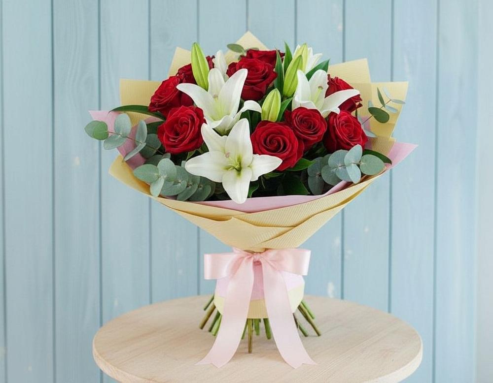 Букет цветов из: Лилии и Розы в Молодежный