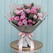 Букет цветов из:  Розы в Молодежный